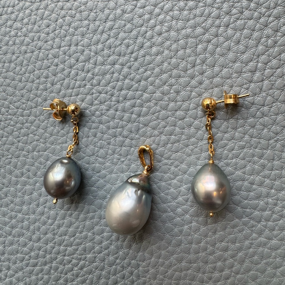 ‼️SOLD‼️legant 18k YG Pearl Earrings & Pendant Set